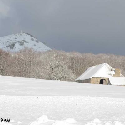 Chaumiere sous la neige