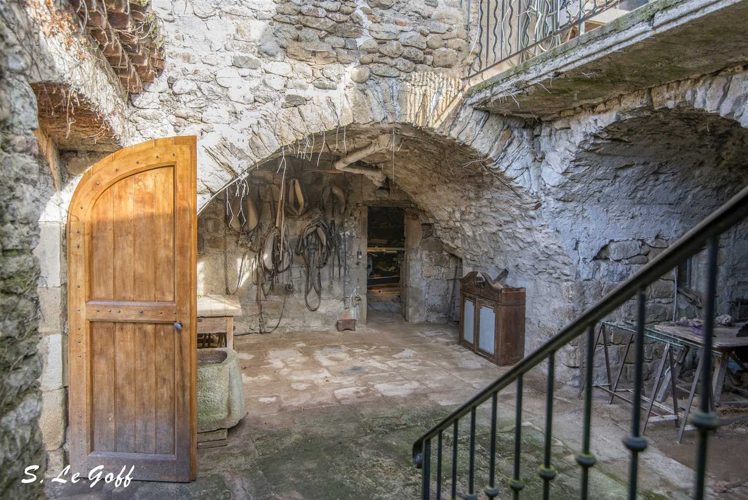 Cour de ferme ardéchoise