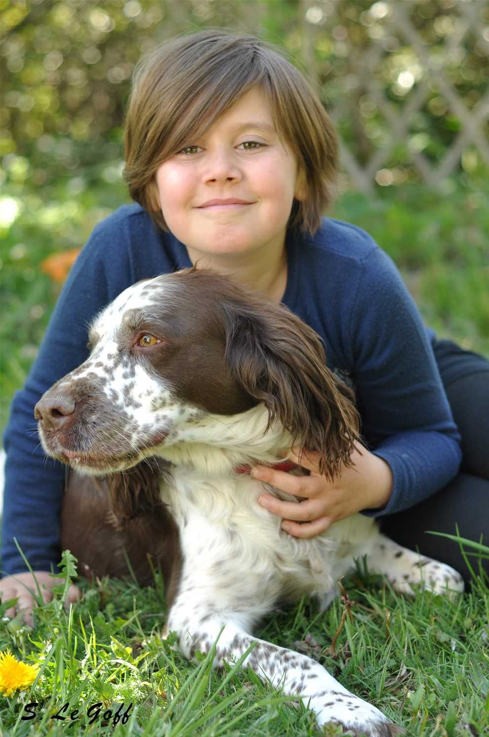 Petite fille et chien