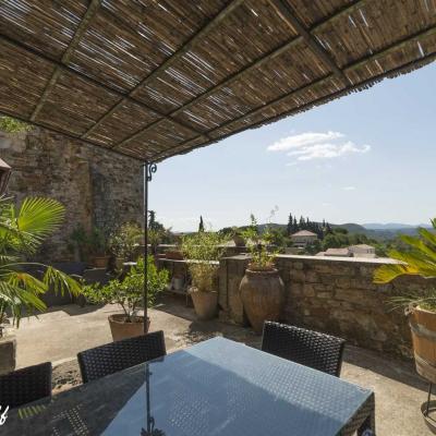 Terrasse sous le soleil d'Ardèche
